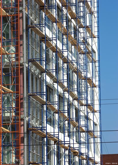 附著式升降腳手架應符合的4條規(guī)定: