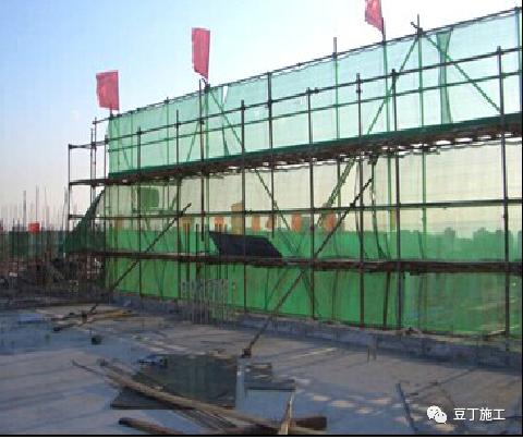 一定要懂的附著式腳手架（爬架）安裝施工必須做好的16個(gè)要點(diǎn)